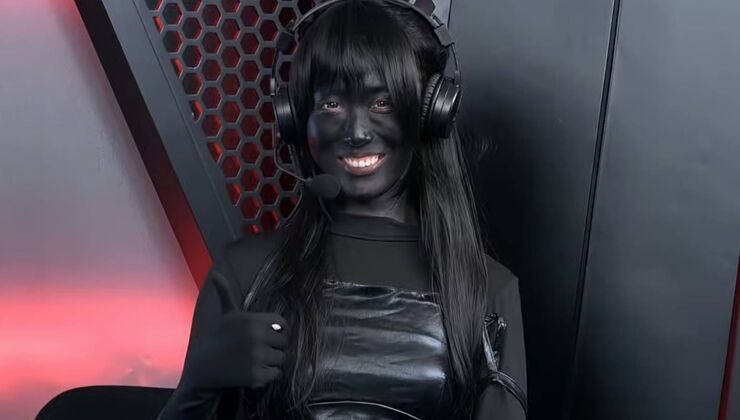 Esports Host Protests "Inappropriate Clothing" Accusations By Covering Herself In Black Paint