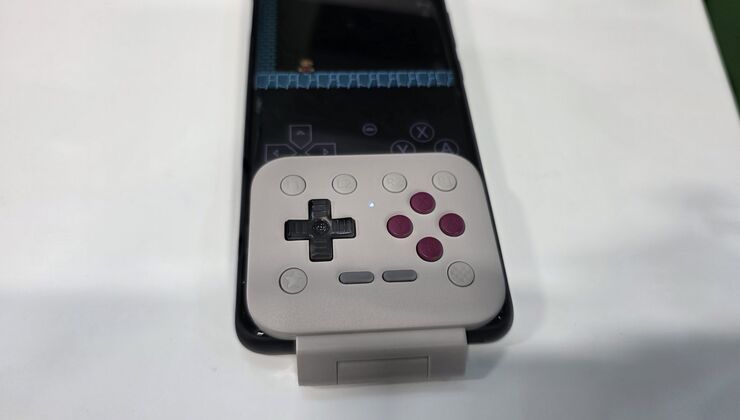 CES 2026: Hands-On With the 8BitDo FlipPad